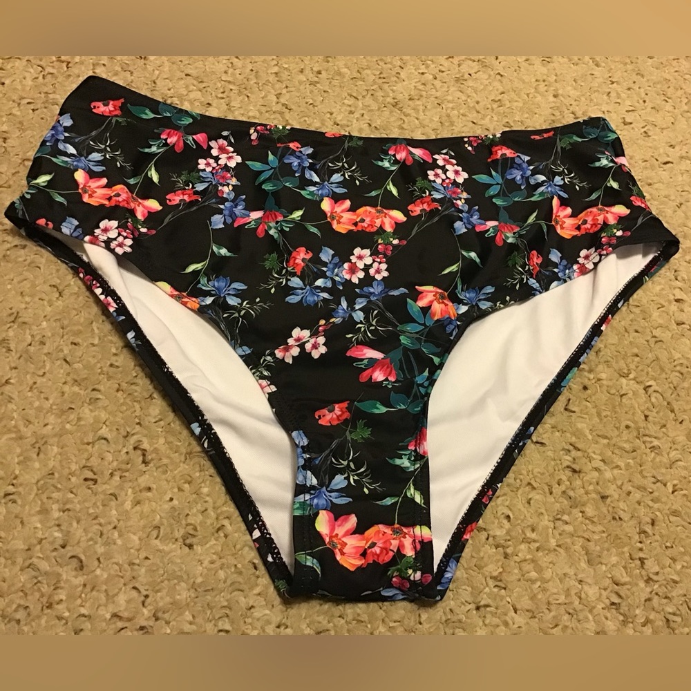 SHEIN SZ 3X WOMENS NWOT FLIRAL BATHING SUIT HOTTOM LINER INTACT